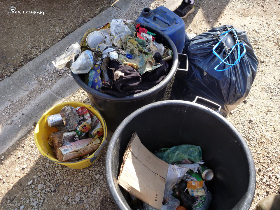 Déchets ramassés sur les berges de la Seille Déchets ramassés sur les berges de la Seille
